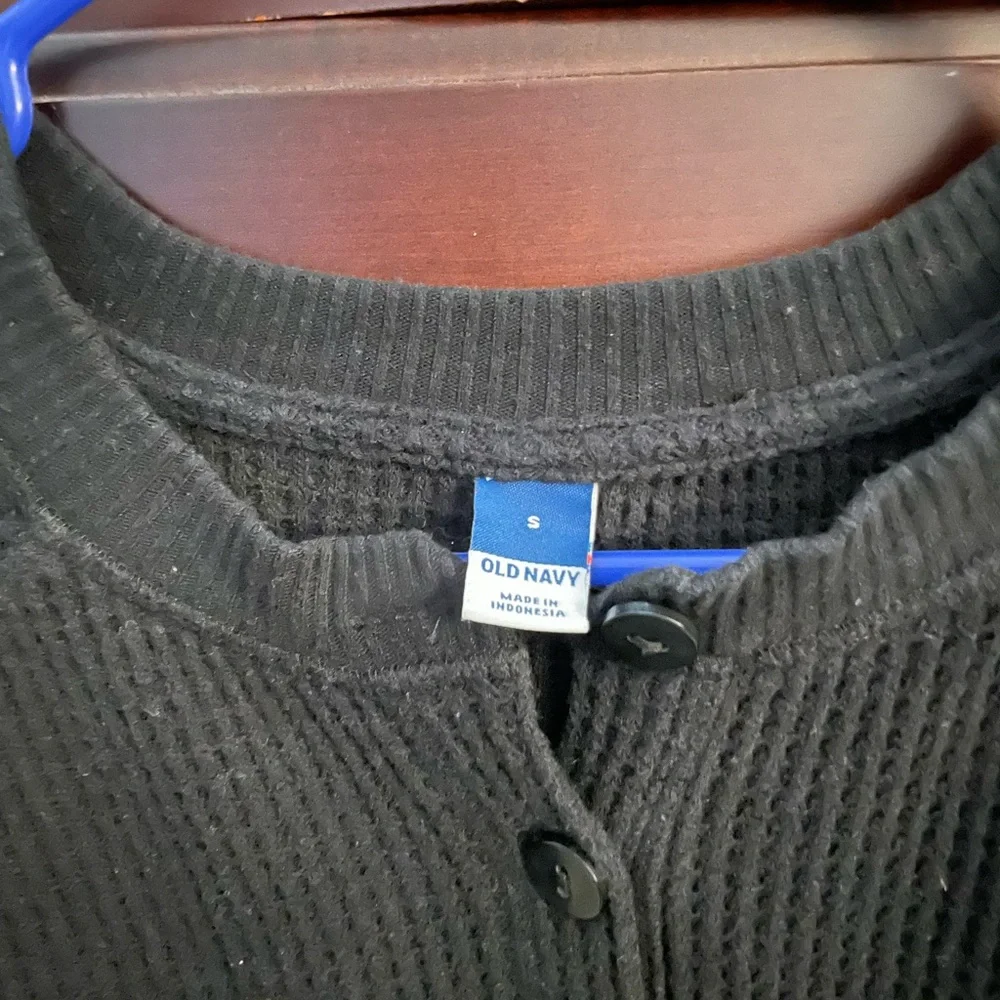 Old Navy Black Waffle Knit Henley Sweatshirt - Picture 3 of 4
